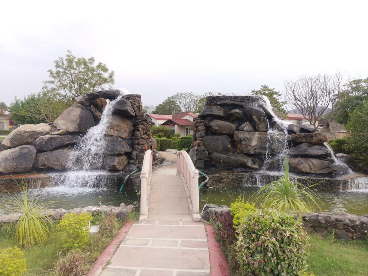 Astroport Sariska Treetop By Eight Continents Tehla Bagian luar foto