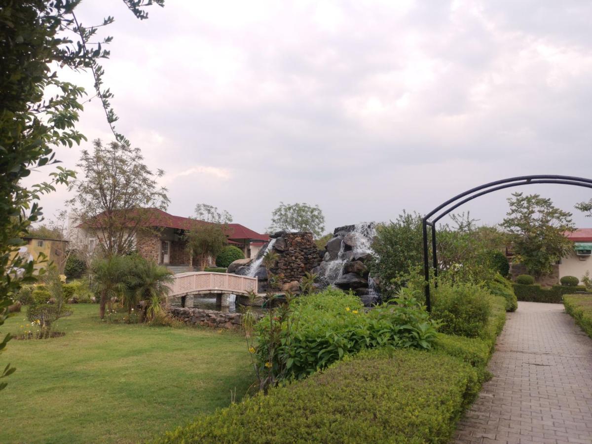 Astroport Sariska Treetop By Eight Continents Tehla Bagian luar foto